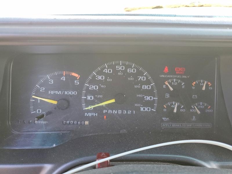 Photo 9 from auction – 1995 CHEVROLET SUBURBAN with VIN 1GNFK16K9SJ437048