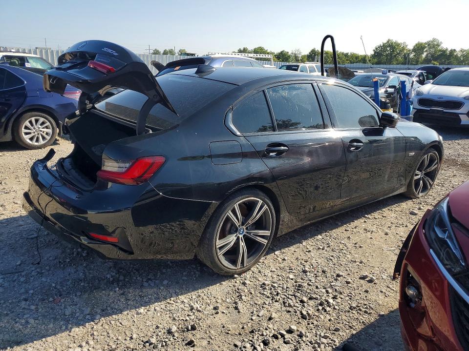 Photo 3 from auction – 2022 BMW 330E with VIN 3MW5P7J06N8C67677