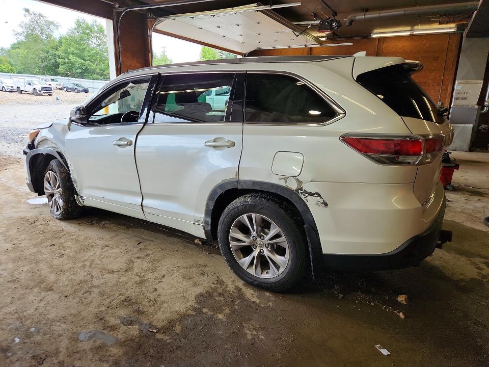 Photo 2 from auction – 2015 TOYOTA HIGHLANDER with VIN 5TDJKRFH2FS168681