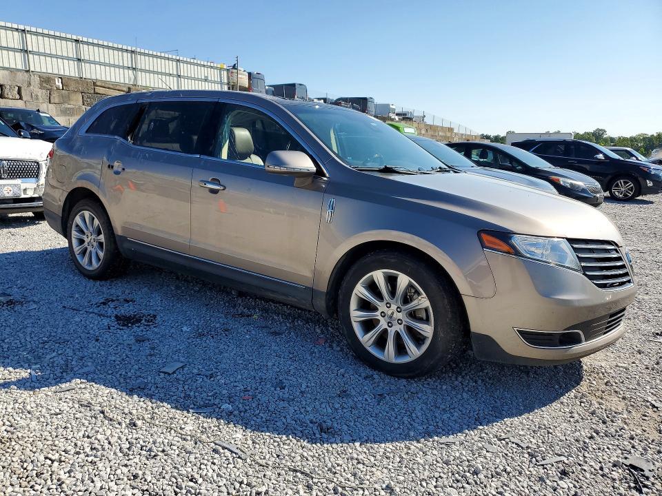 Photo 4 from auction – 2018 LINCOLN MKT with VIN 2LMHJ5AT0JBL01695