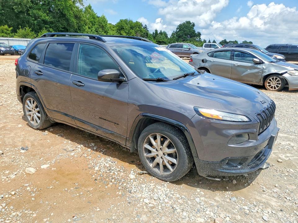 Photo 4 from auction – 2018 JEEP CHEROKEE with VIN 1C4PJLCB2JD605240