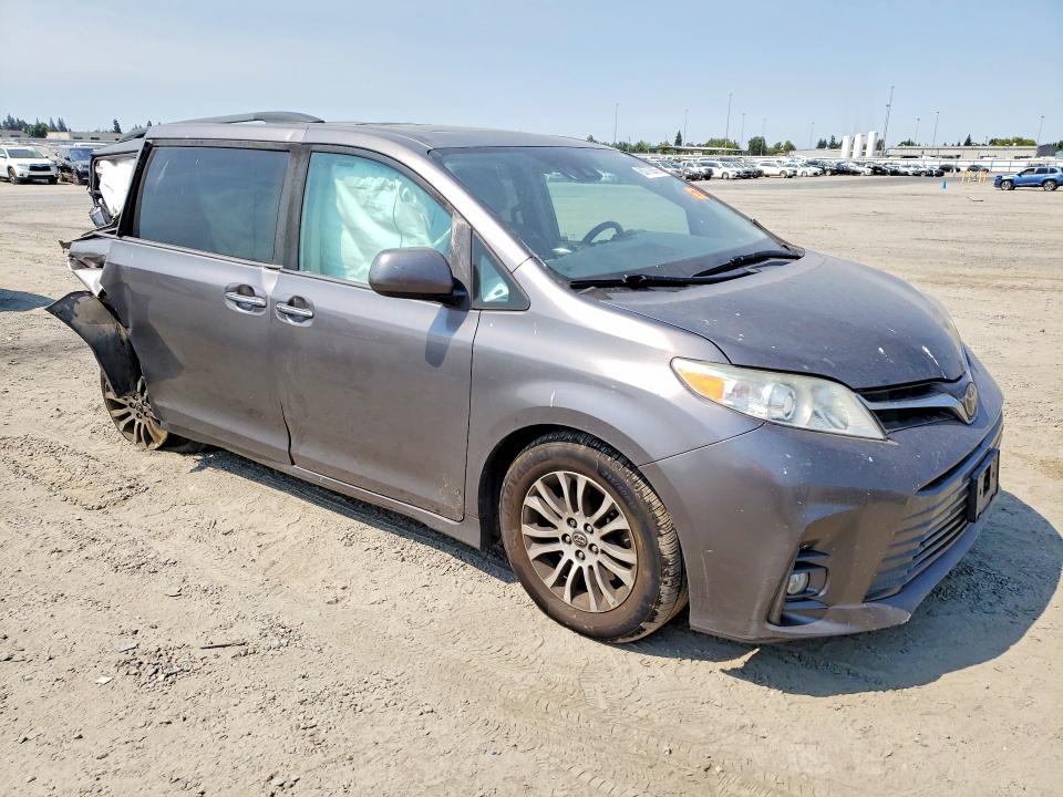 Photo 4 from auction – 2019 TOYOTA SIENNA with VIN 5TDYZ3DC4KS973235