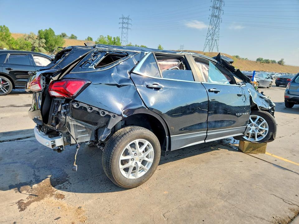 Photo 3 from auction – 2022 CHEVROLET EQUINOX with VIN 3GNAXTEV6NL172489