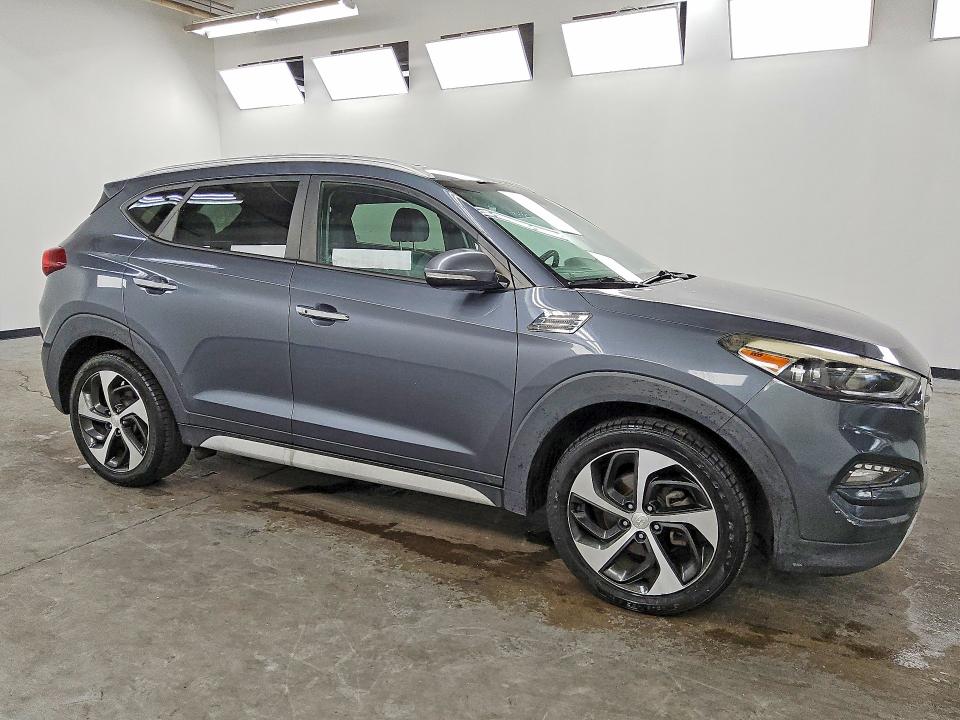 Photo 4 from auction – 2017 HYUNDAI TUCSON with VIN KM8J3CA26HU380717
