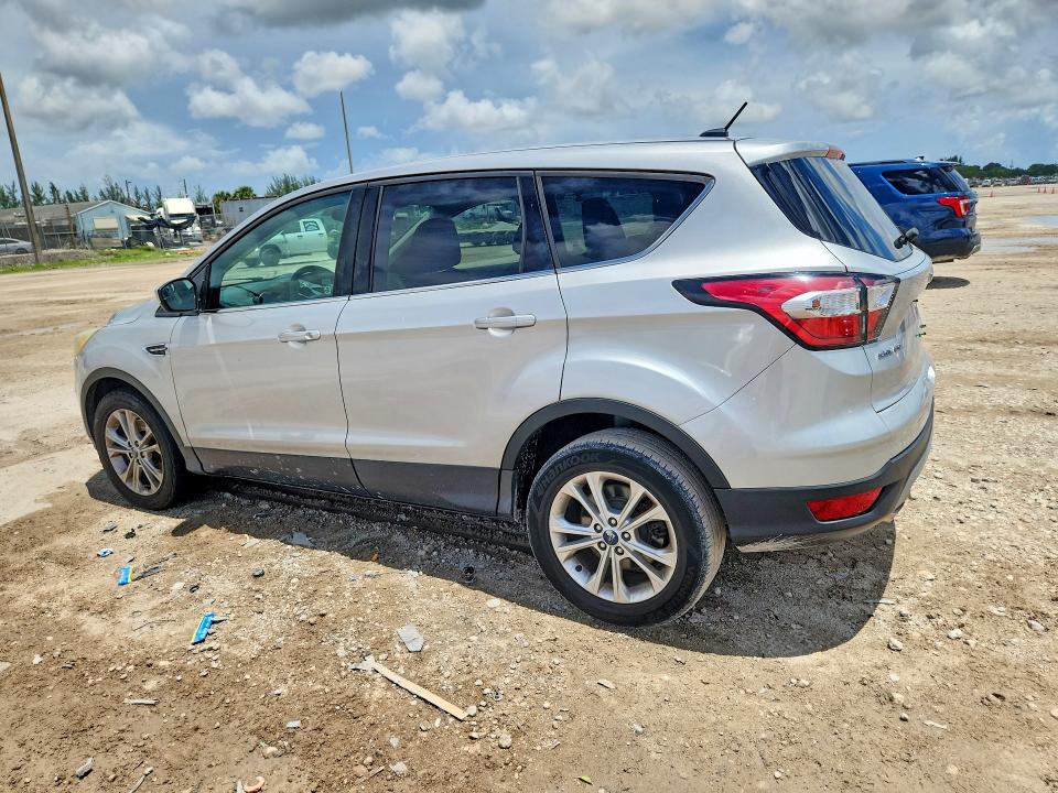 Photo 2 from auction – 2017 FORD ESCAPE with VIN 1FMCU9G95HUD44661