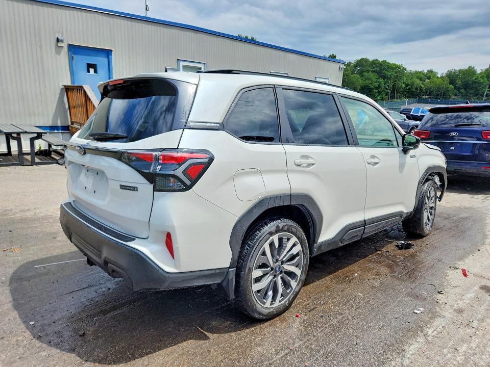 Photo 3 from auction – 2025 SUBARU FORESTER with VIN JF2SLSTD3SH439354