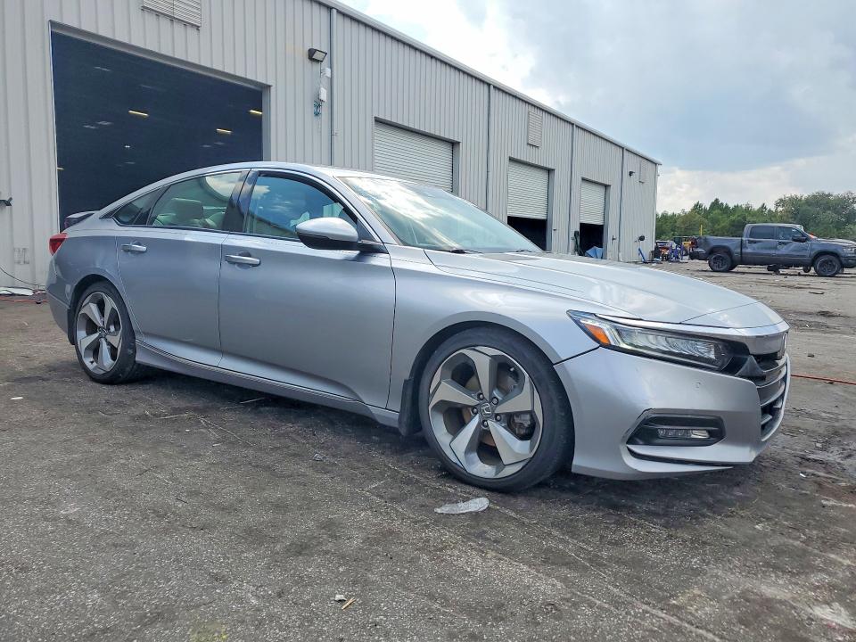 Photo 4 from auction – 2018 HONDA ACCORD with VIN 1HGCV1F98JA077769