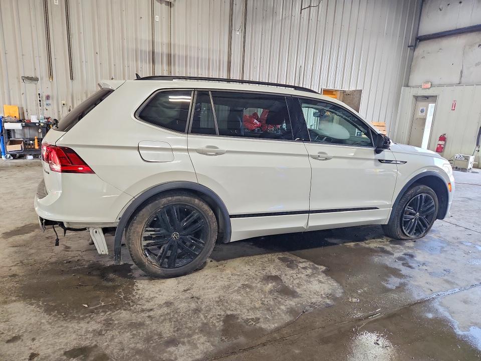 Photo 3 from auction – 2022 VOLKSWAGEN TIGUAN with VIN 3VV8B7AX2NM095698