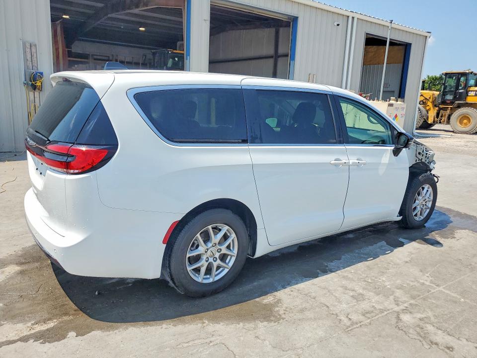 Photo 3 from auction – 2024 CHRYSLER PACIFICA with VIN 2C4RC1BG6RR149482