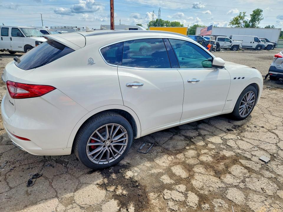 Photo 3 from auction – 2020 MASERATI LEVANTE with VIN ZN661XUL4LX349869