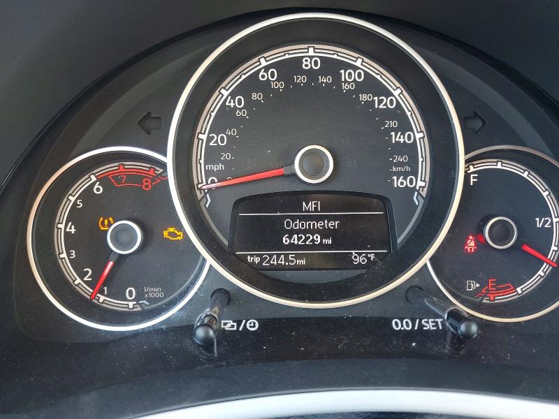 Photo 9 from auction – 2018 VOLKSWAGEN BEETLE with VIN 3VWJD7AT5JM714079