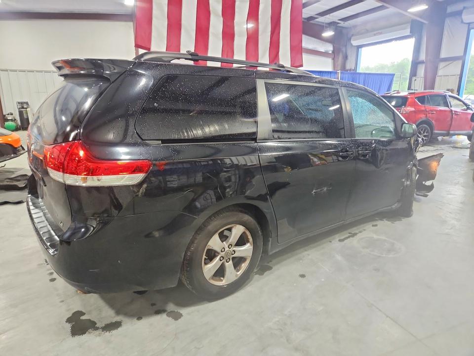 Photo 3 from auction – 2011 TOYOTA SIENNA with VIN 5TDKK3DC3BS064400