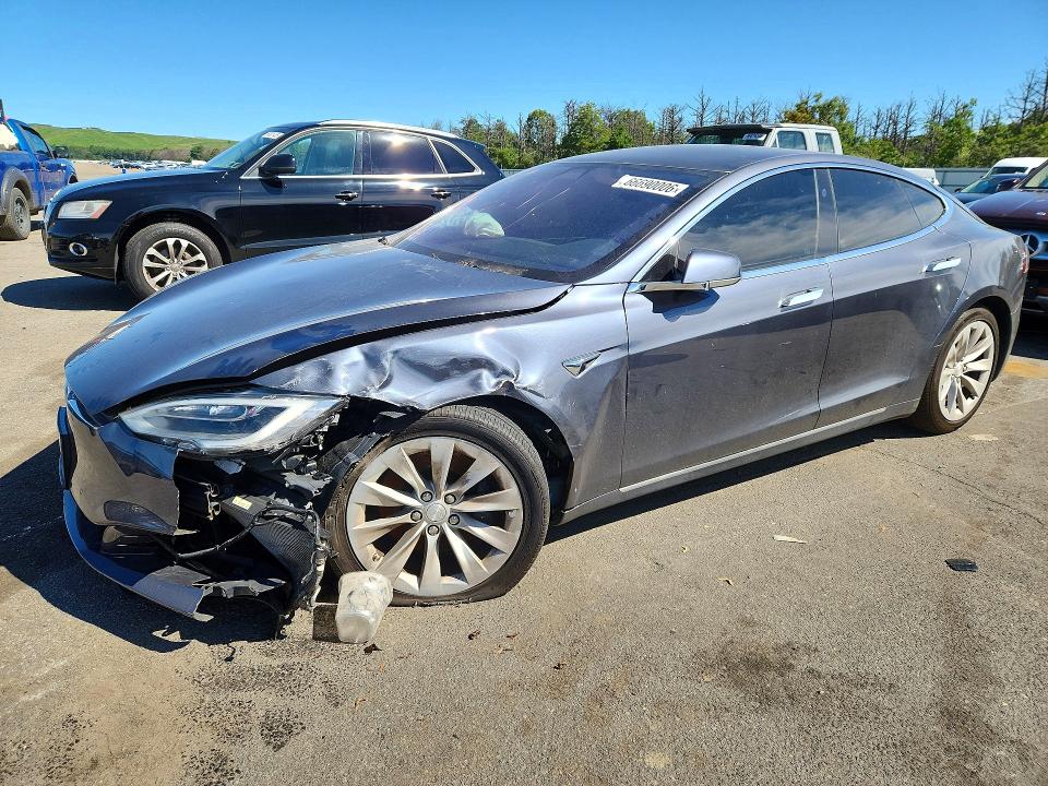TESLA MODEL S 2017 с VIN 5YJSA1E26HF192494 - Снимка от търг
