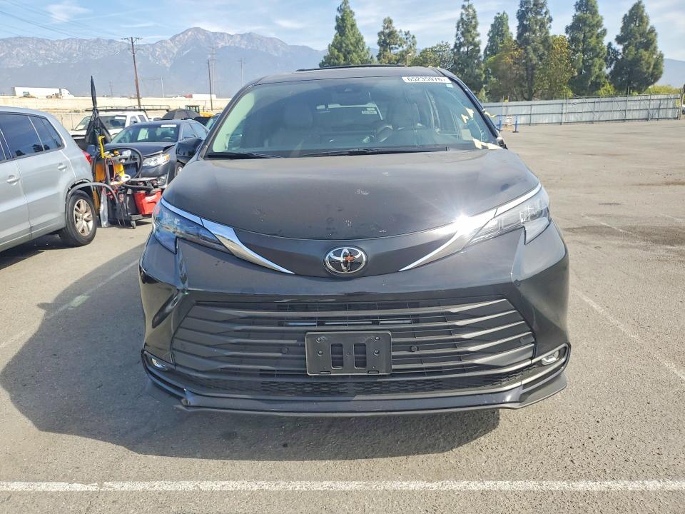 Photo 5 from auction – 2026 TOYOTA SIENNA with VIN 5TDYRKEC2TS293456
