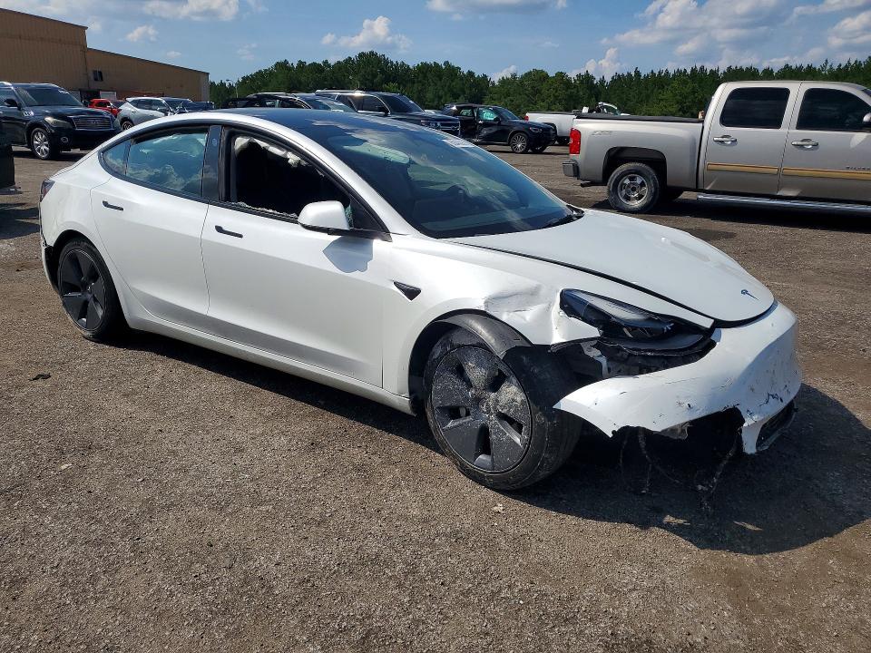 Photo 4 from auction – 2022 TESLA MODEL 3 with VIN 5YJ3E1EB9NF335636