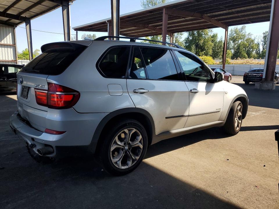 Photo 3 from auction – 2011 BMW X5 with VIN 5UXZW0C56BL658404
