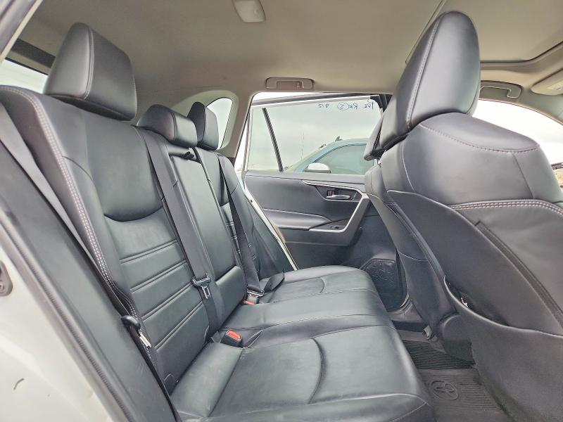 Photo 10 from auction – 2022 TOYOTA RAV4 with VIN 2T3C1RFV2NW227453