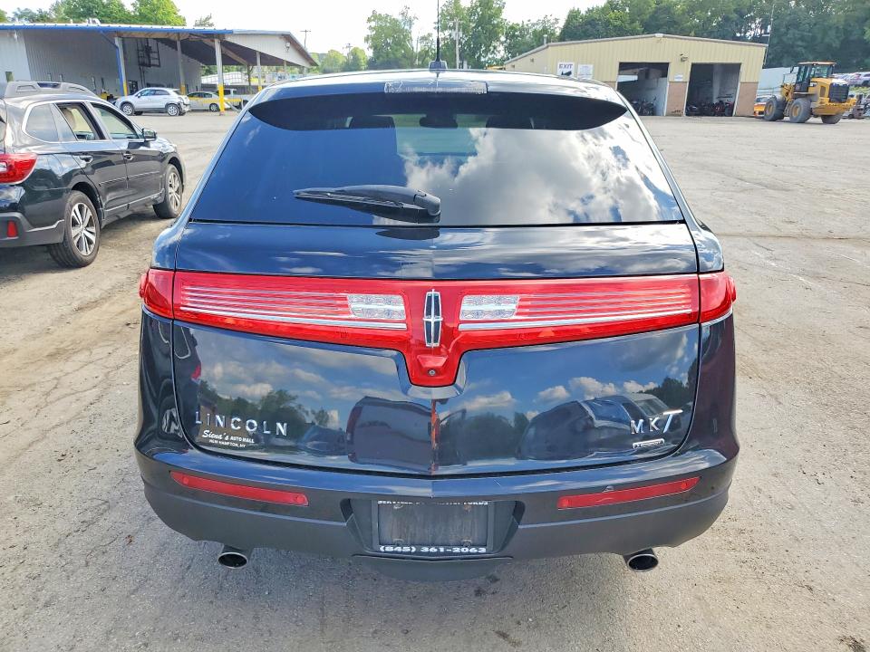 Photo 6 from auction – 2016 LINCOLN MKT with VIN 2LMHJ5AT4GBL01014