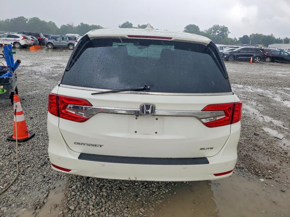 Photo 6 from auction – 2018 HONDA ODYSSEY with VIN 5FNRL6H90JB034754