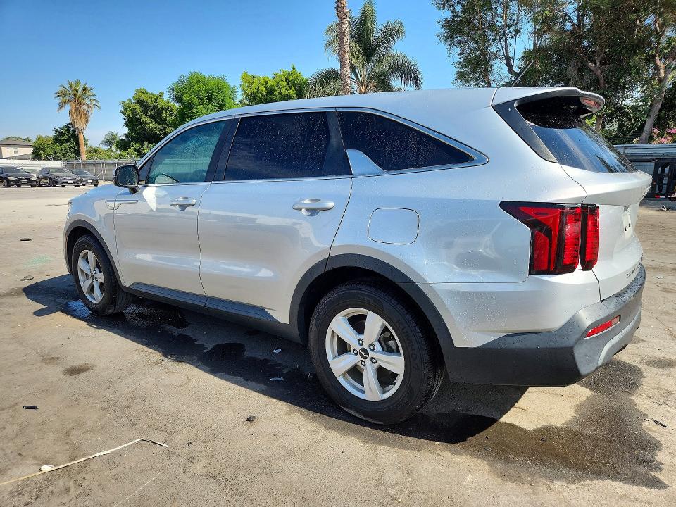 Photo 2 from auction – 2022 KIA SORENTO with VIN 5XYRG4LC3NG078760
