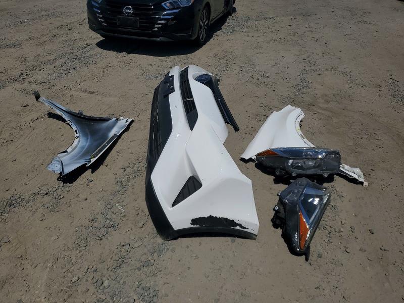 Photo 13 from auction – 2018 TOYOTA RAV4 with VIN JTMZFREV1JJ150189