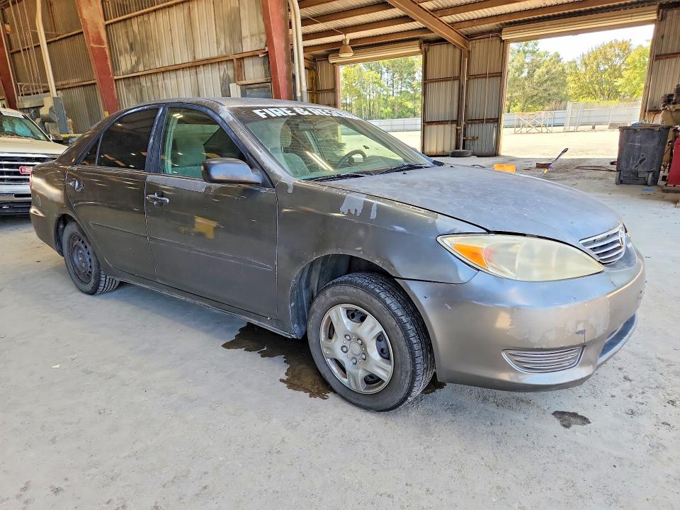 Photo 4 from auction – 2004 TOYOTA CAMRY with VIN 4T1BE32K94U891071