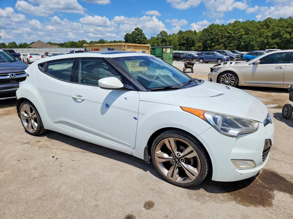 Photo 4 from auction – 2013 HYUNDAI VELOSTER with VIN KMHTC6AD5DU149202