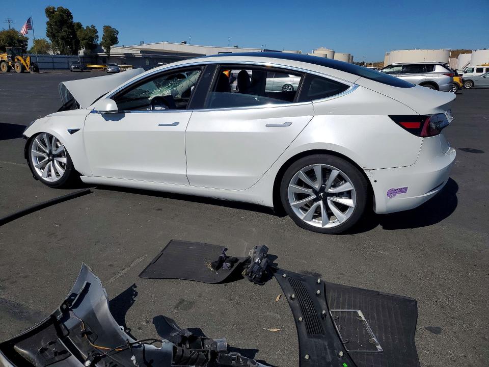 Photo 2 from auction – 2018 TESLA MODEL 3 with VIN 5YJ3E1EA2JF164780