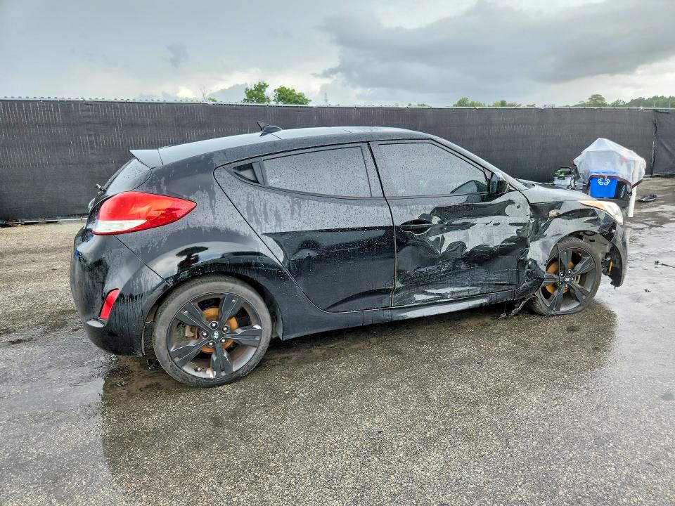 Photo 3 from auction – 2016 HYUNDAI VELOSTER with VIN KMHTC6AD4GU255919