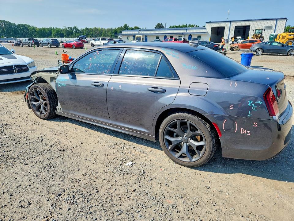 Photo 2 from auction – 2022 CHRYSLER 300 with VIN 2C3CCADG0NH134368