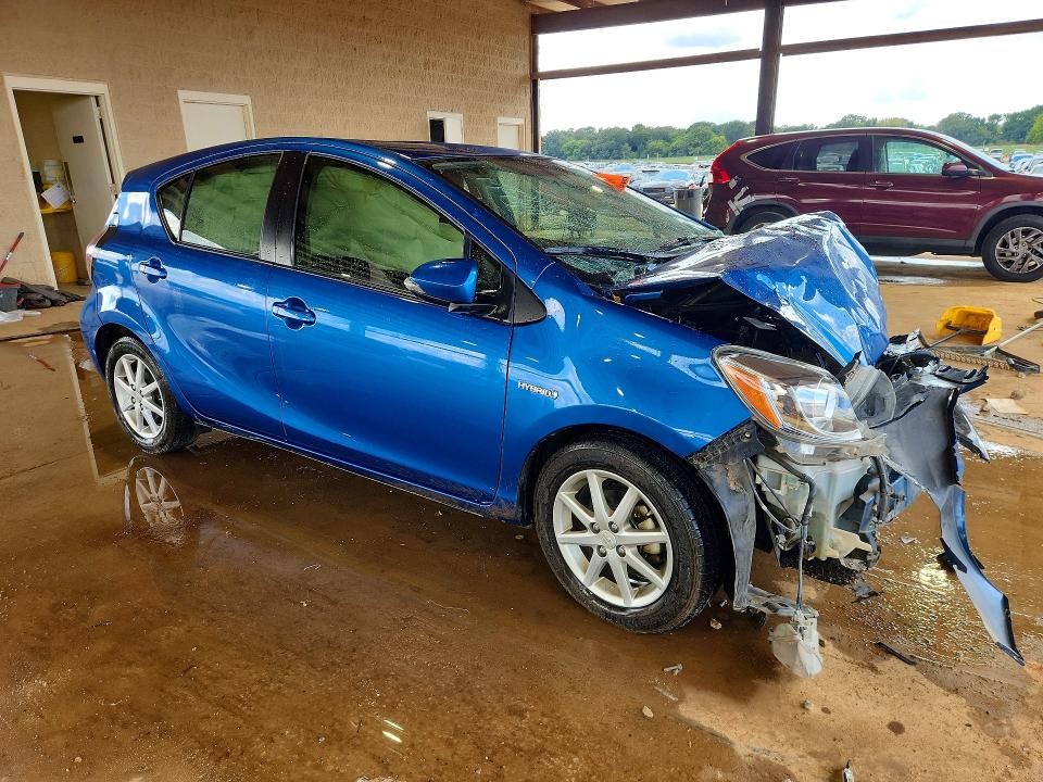 Photo 4 from auction – 2015 TOYOTA PRIUS C with VIN JTDKDTB33F1115183