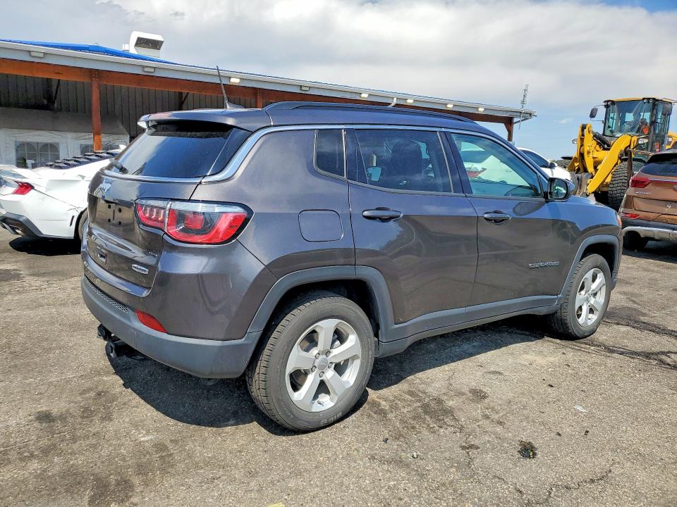 Photo 3 from auction – 2019 JEEP COMPASS with VIN 3C4NJDBB5KT697048