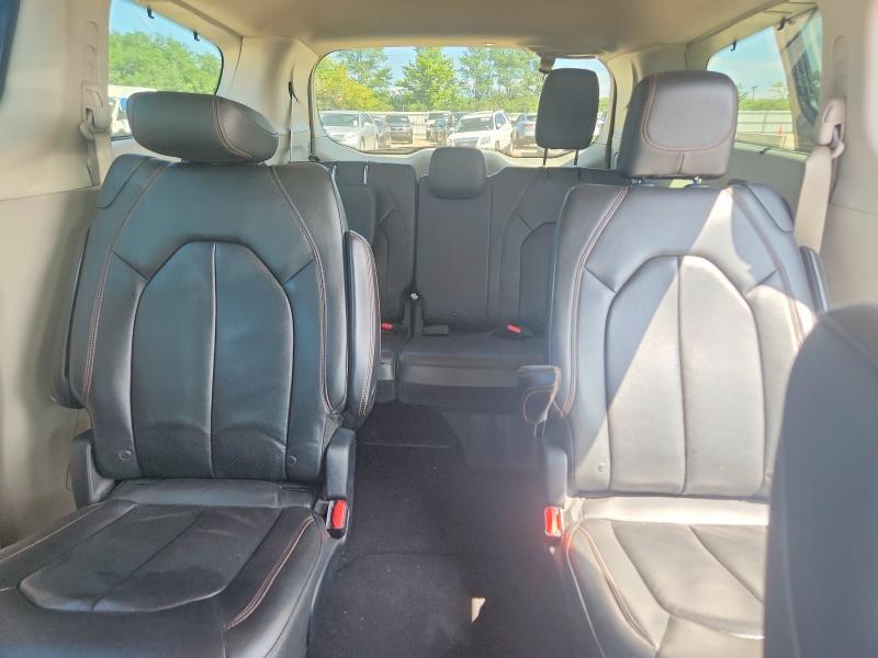 Photo 10 from auction – 2017 CHRYSLER PACIFICA with VIN 2C4RC1EG8HR635088
