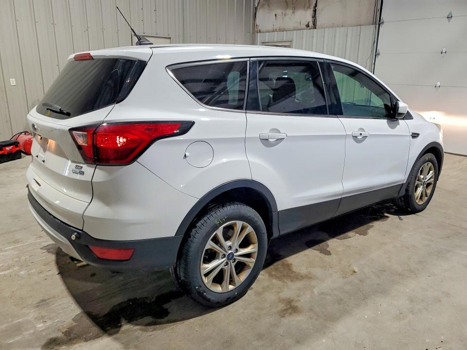 Photo 3 from auction – 2019 FORD ESCAPE with VIN 1FMCU9GD0KUB85141