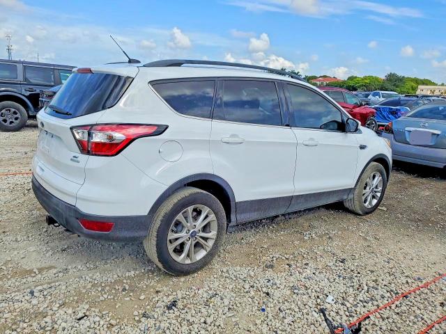 Photo 3 from auction – 2018 FORD ESCAPE with VIN 1FMCU0GD6JUD38289
