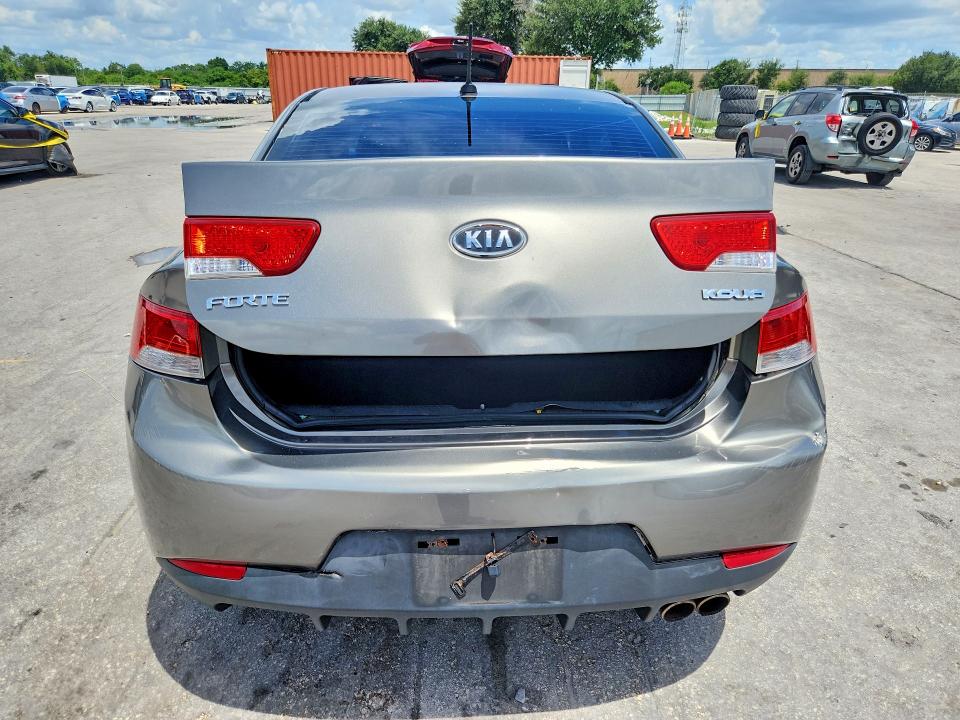 Photo 6 from auction – 2011 KIA FORTE KOUP with VIN KNAFU6A28B5370374