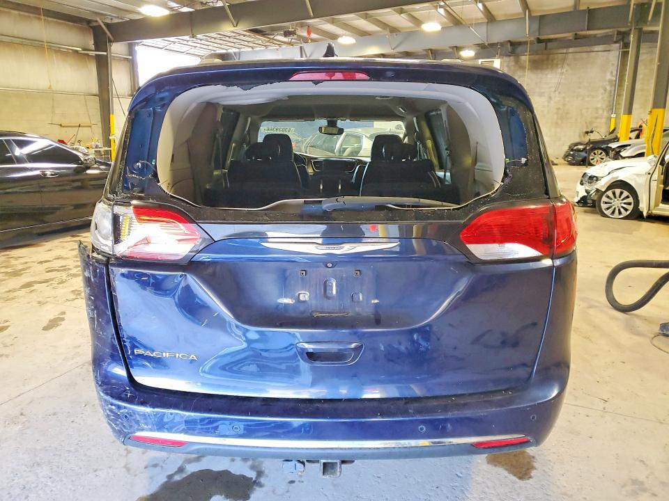 Photo 6 from auction – 2017 CHRYSLER PACIFICA with VIN 2C4RC1BG0HR756752