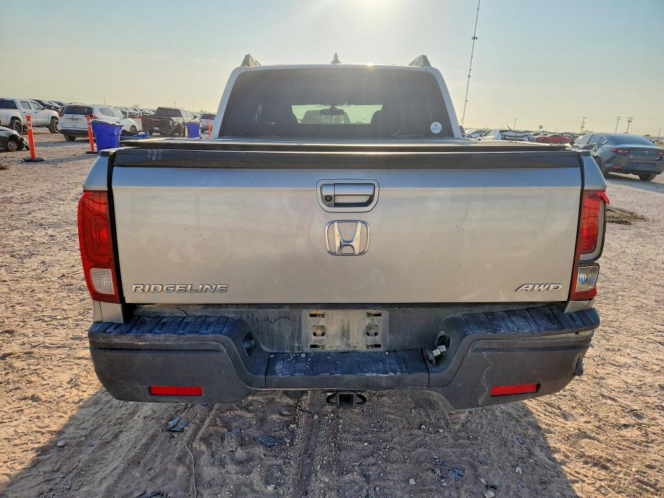 Photo 6 from auction – 2017 HONDA RIDGELINE with VIN 5FPYK3F51HB011336