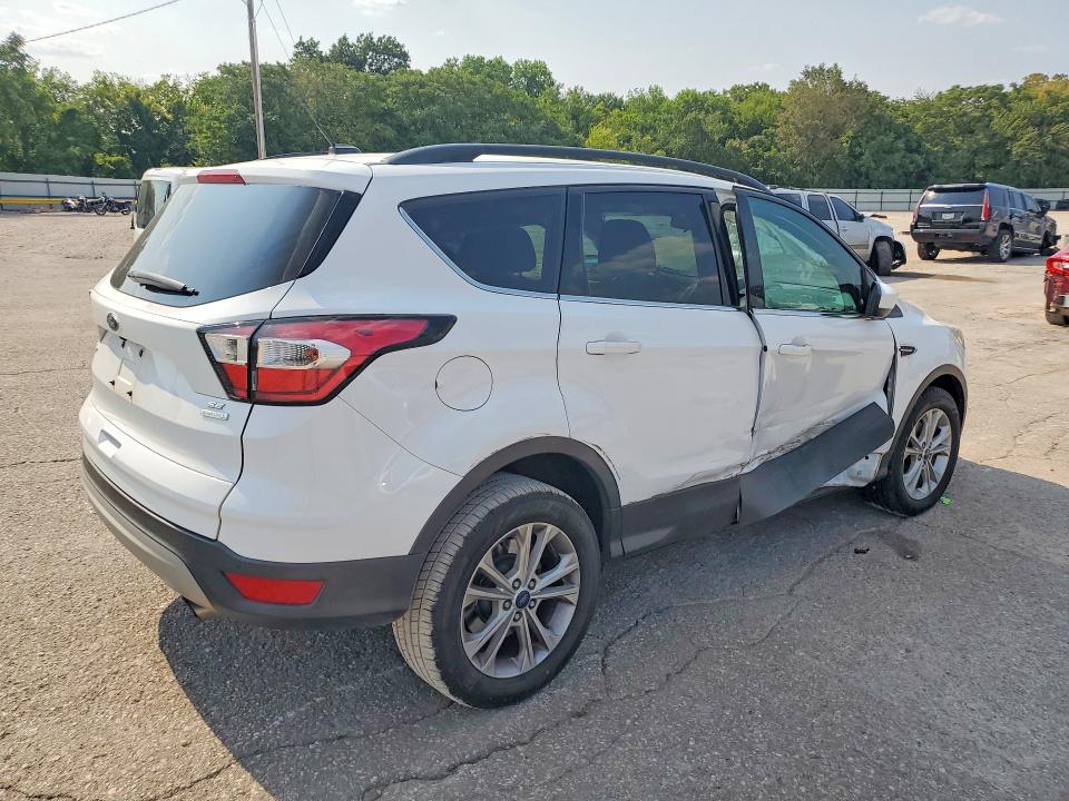 Photo 3 from auction – 2017 FORD ESCAPE with VIN 1FMCU0GD0HUD17948