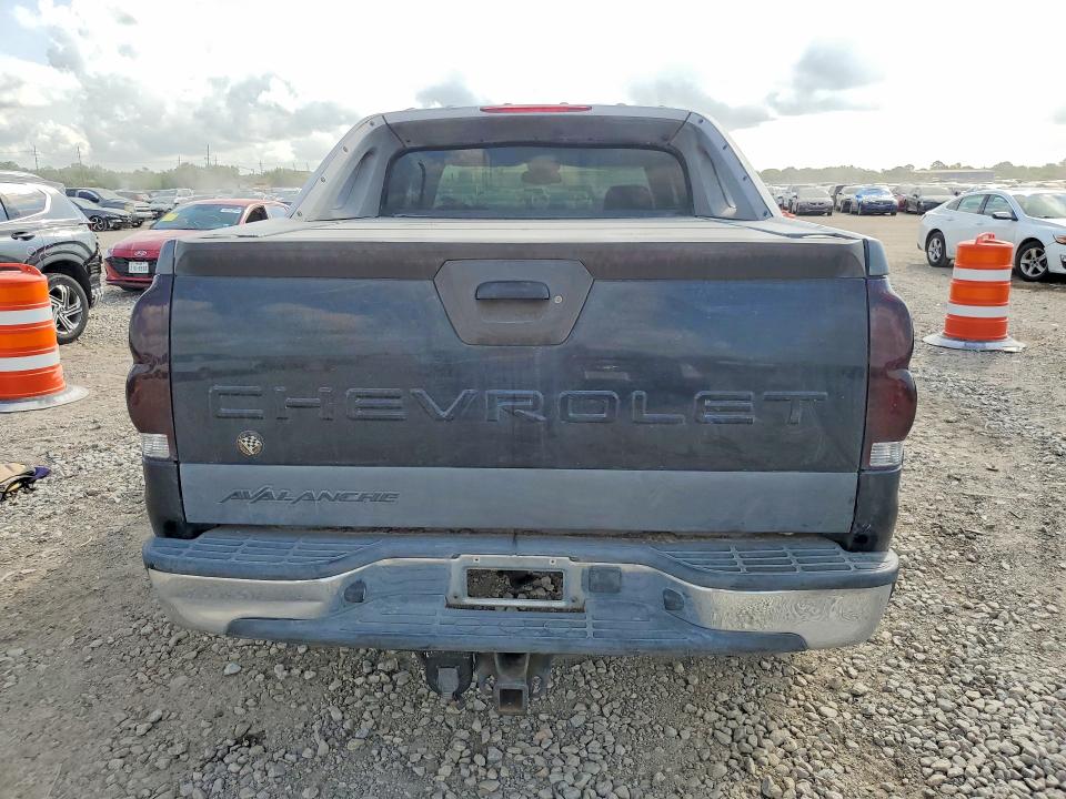 Photo 6 from auction – 2004 CHEVROLET AVALANCHE with VIN 3GNEK12T04G195359