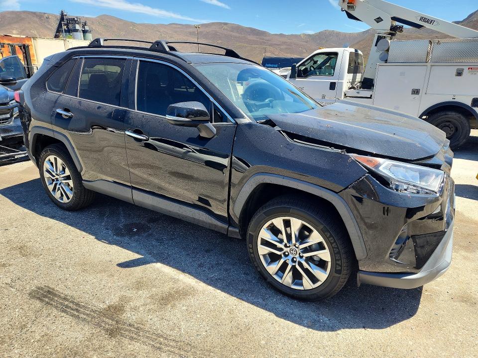 Photo 4 from auction – 2019 TOYOTA RAV4 with VIN 2T3N1RFV1KC016668