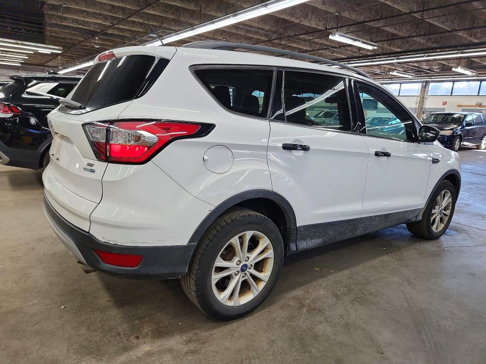 Photo 3 from auction – 2018 FORD ESCAPE with VIN 1FMCU9GD3JUD34740