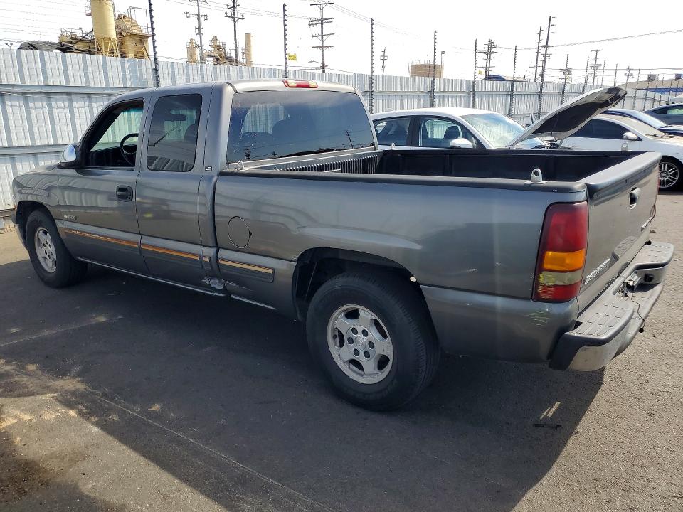 Photo 2 from auction – 2002 CHEVROLET SILVERADO with VIN 2GCEC19V621330427