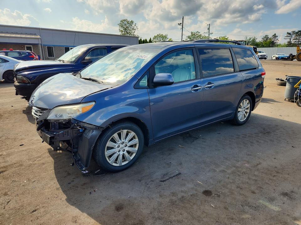 TOYOTA SIENNA 2013 مع رقم تعريف المركبة 5TDDK3DC0DS061353 - صورة من المزاد