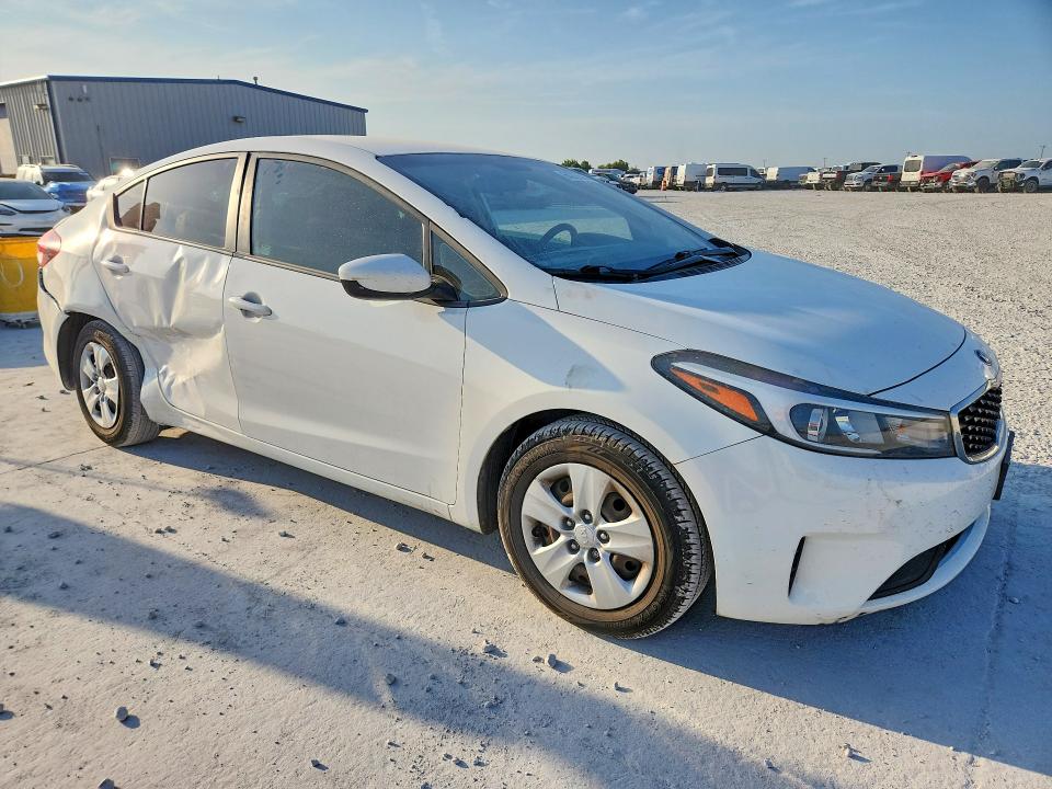 Photo 4 from auction – 2017 KIA FORTE with VIN 3KPFK4A79HE156693
