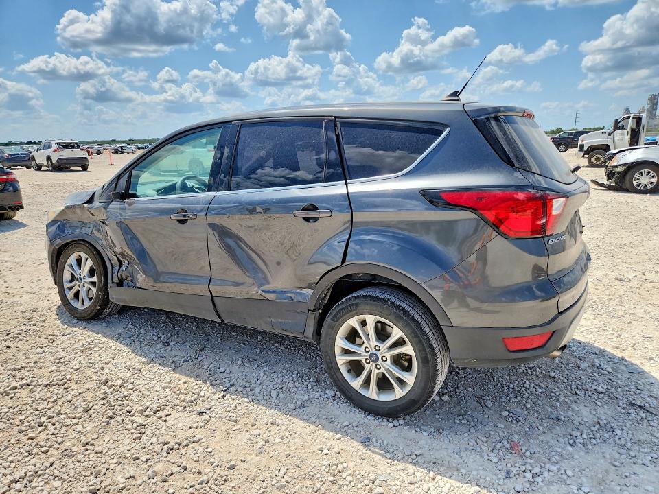Photo 2 from auction – 2019 FORD ESCAPE with VIN 1FMCU0GD5KUA70949