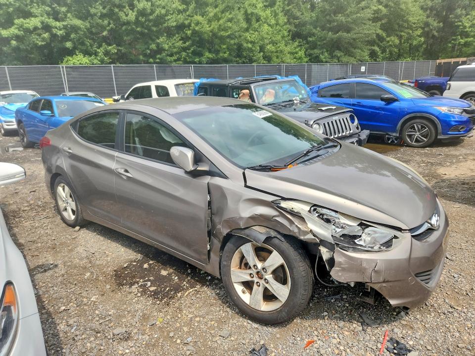 Photo 4 from auction – 2012 HYUNDAI ELANTRA with VIN 5NPDH4AEXCH122447