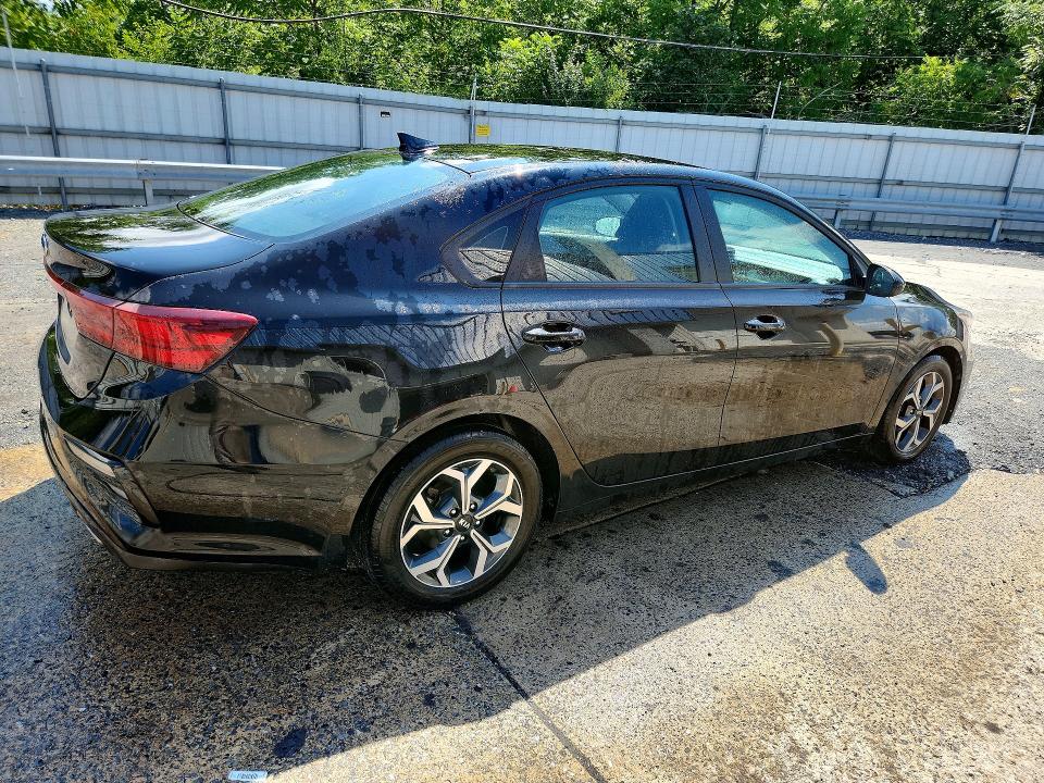 Photo 3 from auction – 2021 KIA FORTE with VIN 3KPF24AD3ME371759