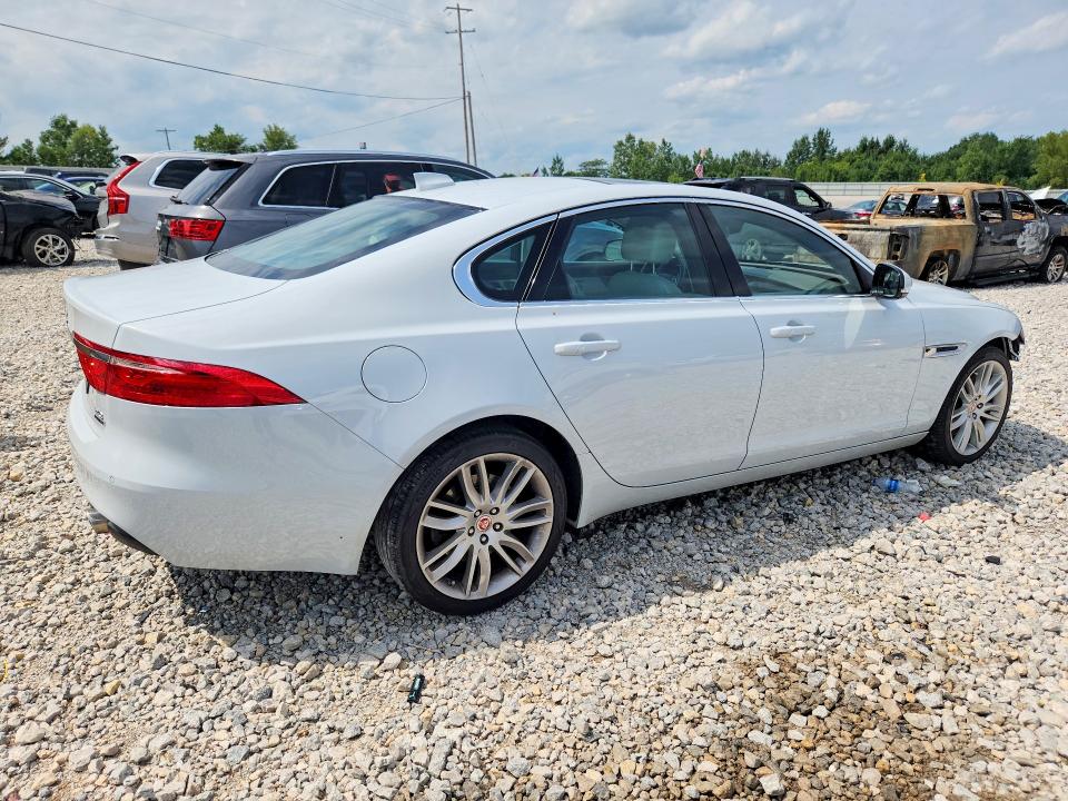Photo 3 from auction – 2016 JAGUAR XF with VIN SAJBK4BV0GCY15392