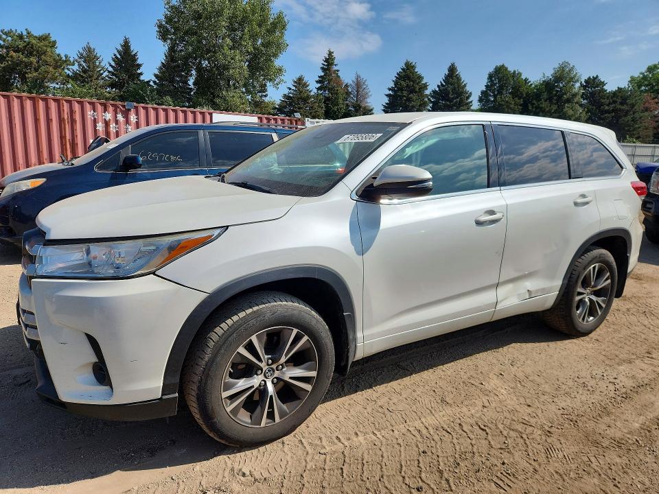 TOYOTA HIGHLANDER 2018 with VIN 5TDBZRFH6JS800123 - Photo from auction